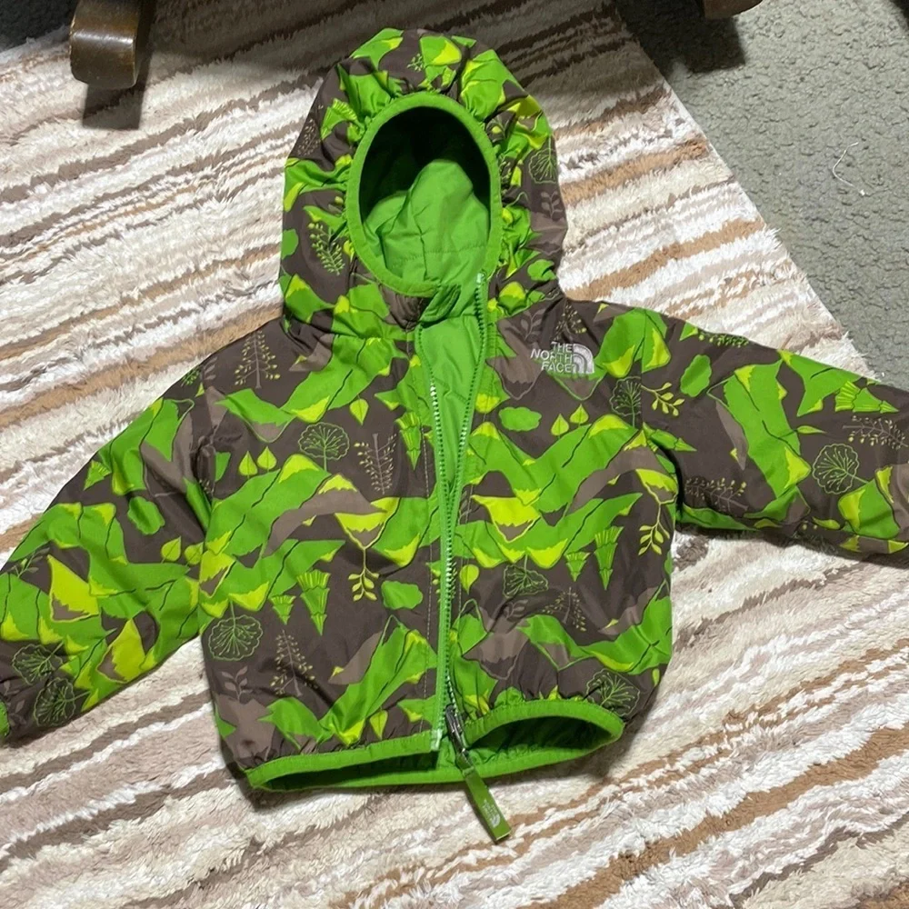 The North Face Reversible Puffer Baby Jacket​​​ - Picture 1 of 12